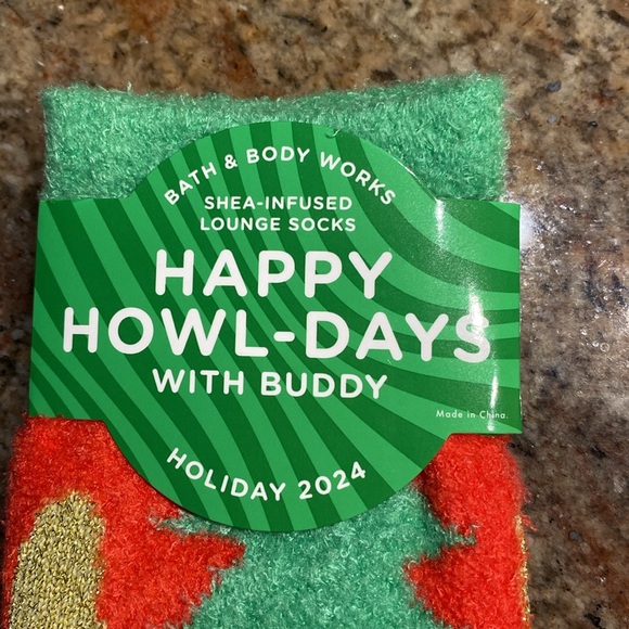 BBW Shea-Infused Lounge Socks titled: Happy Howl-Days with Buddy Dog Outfit, NWT - Picture 3 of 6